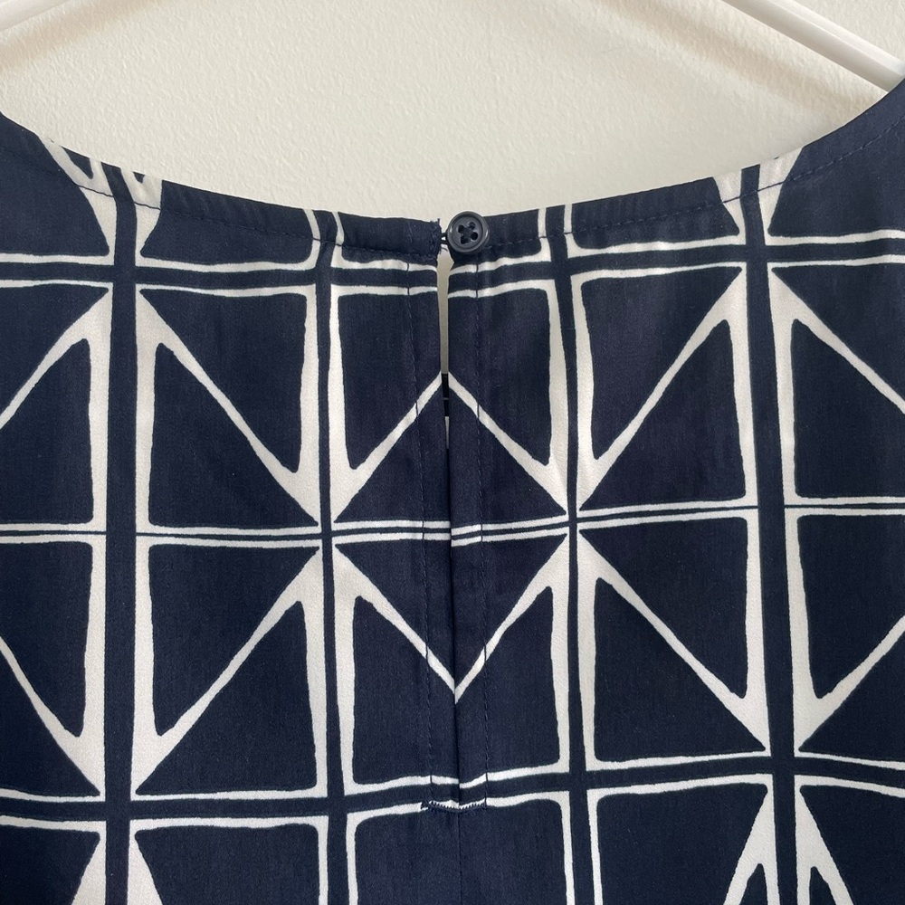 Contemporary Banana Republic top - Picture 3 of 6
